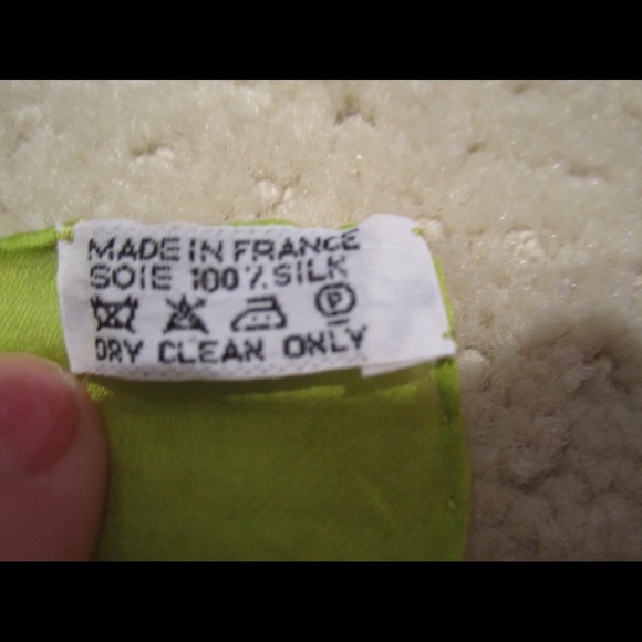 ‼️SOLD ‼️HERMES VINTAGE Silk Scarf - Picture 2 of 5